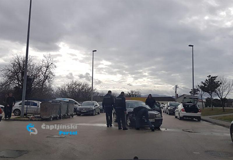 Prometna nesreća u centru Čapljine, sudarili se Mercedes i Ford 